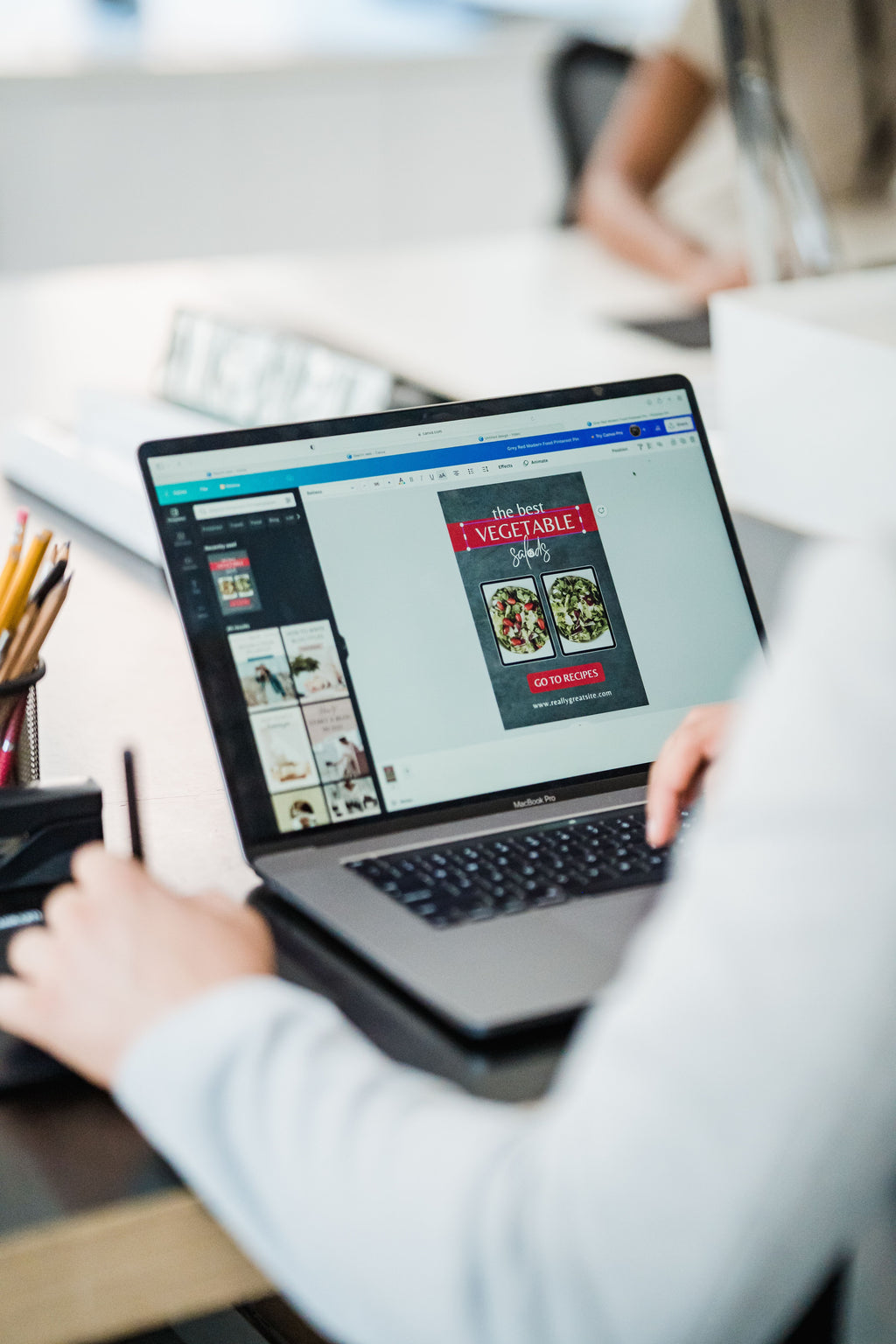 Ghidul Tău Digital: Cum să creezi și să vinzi produse digitale de la zero
